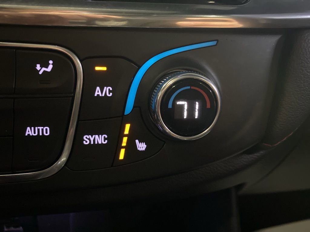 Used 2023 Chevrolet Traverse RS image 31