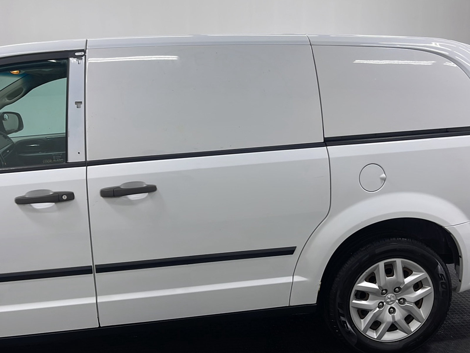 Used 2014 RAM C/V Tradesman w/ UConnect Hands-Free Group FWD image 11