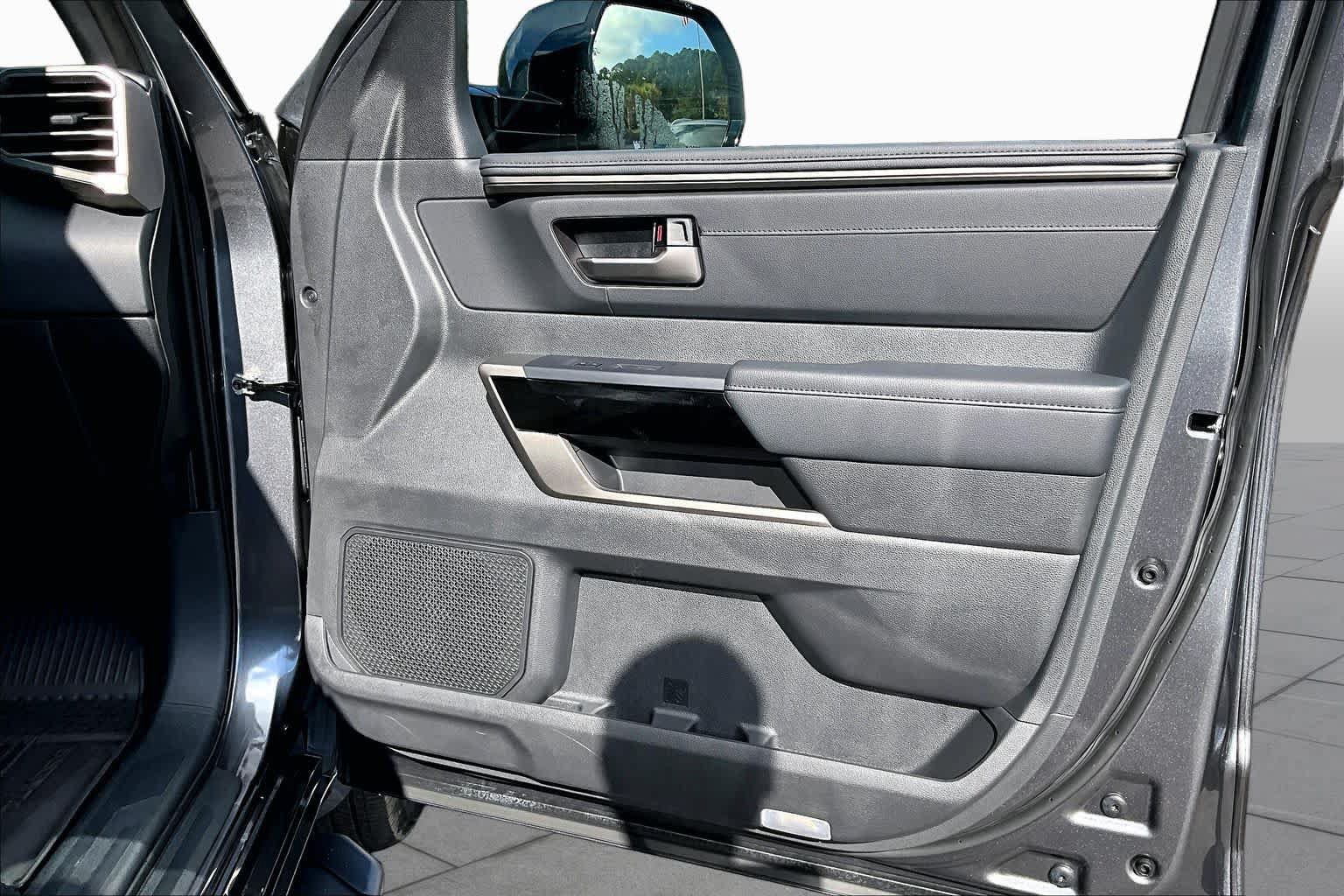 Used 2025 Toyota Tundra Limited AWD/4WD image 23