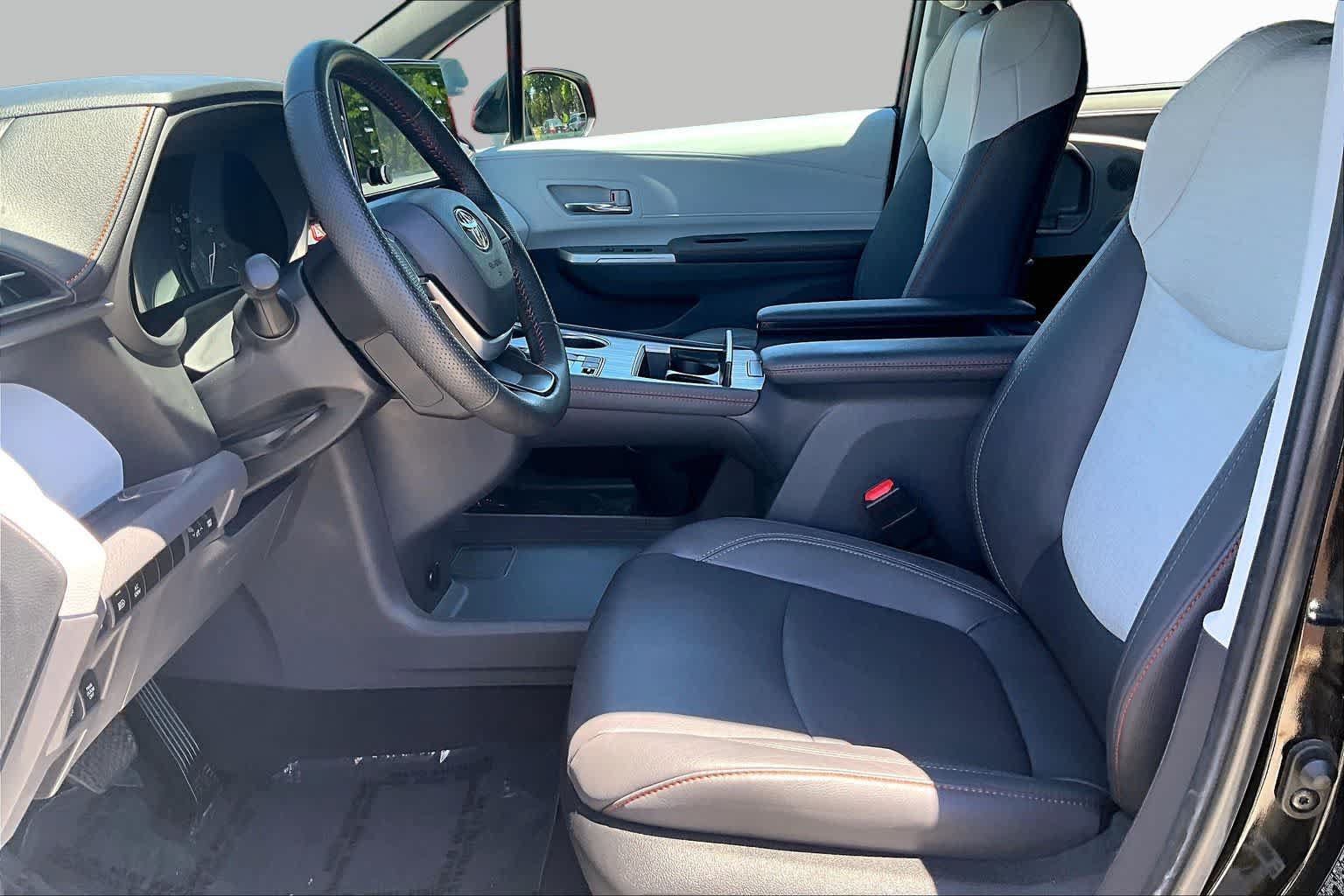 Used 2024 Toyota Sienna XSE w/ XSE Plus Package AWD/4WD image 8