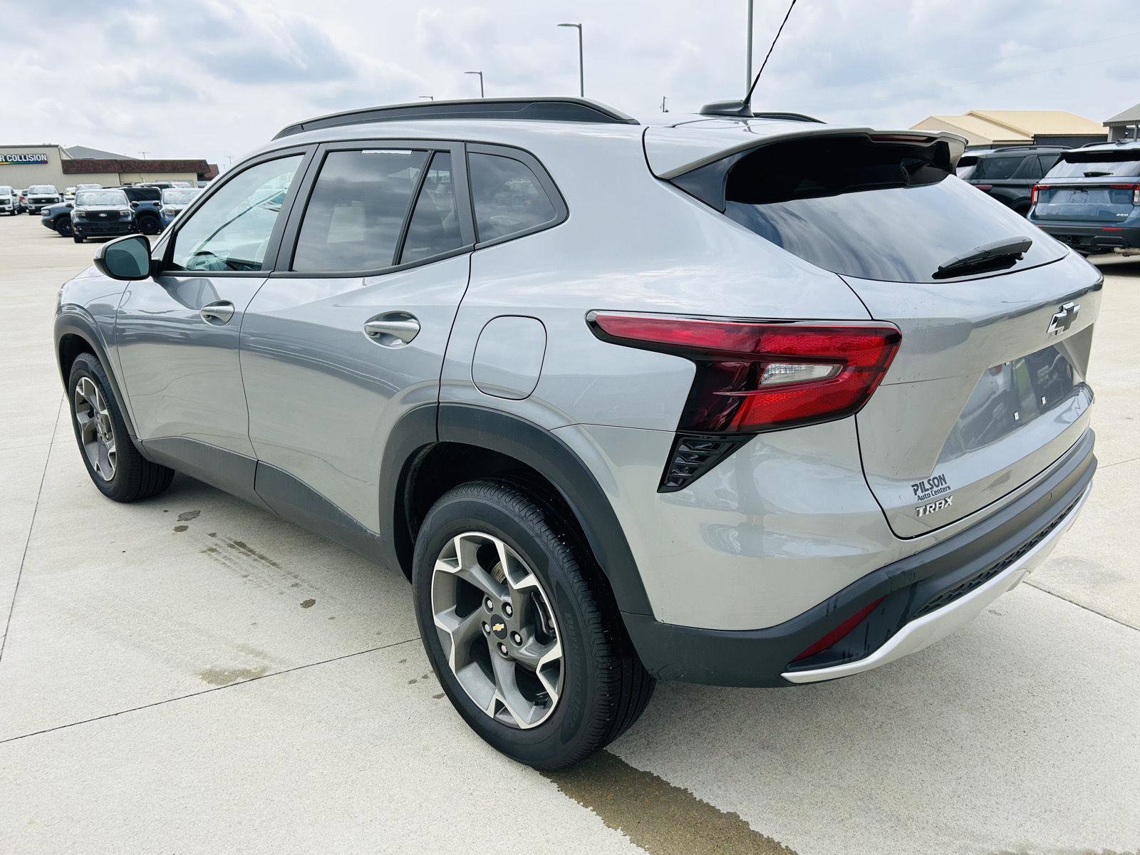Used 2025 Chevrolet Trax LT w/ Driver Confidence Package image 35