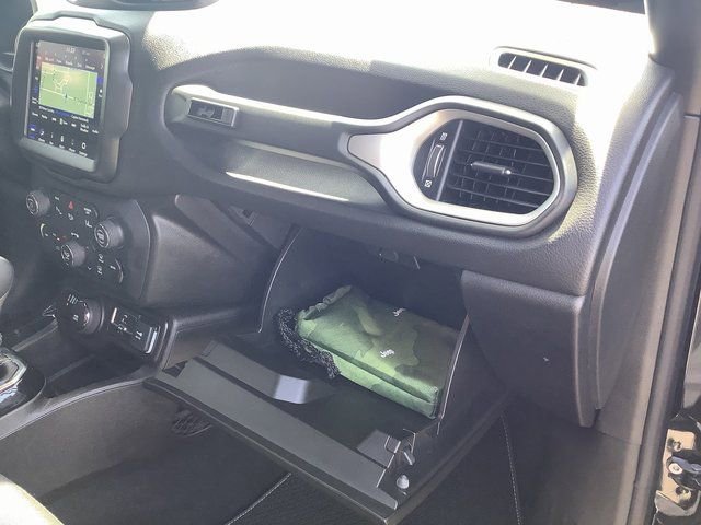 Used 2021 Jeep Renegade Latitude w/ Luxury Group II AWD/4WD image 38