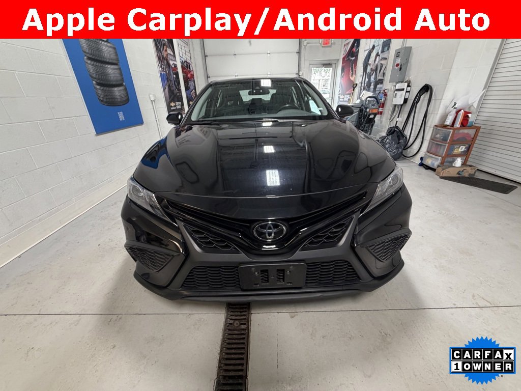 Used 2023 Toyota Camry SE image 3
