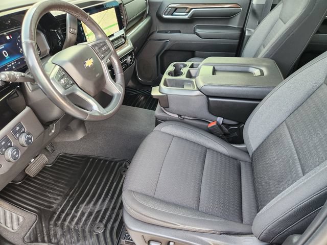 Used 2022 Chevrolet Silverado 1500 LT w/ Convenience Package II AWD/4WD image 4