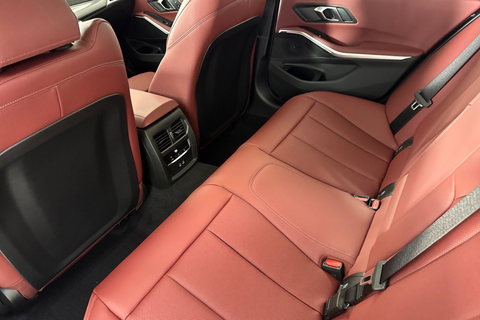 New 2026 BMW 330i Sedan w/ M Sport Package RWD image 25