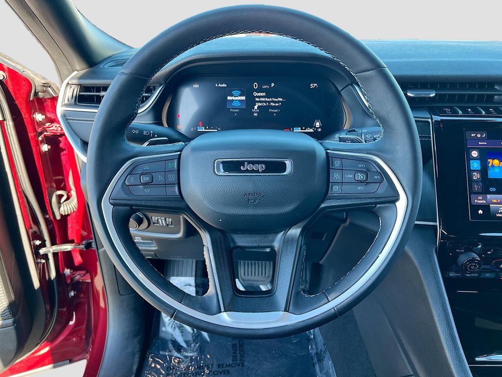 Certified 2025 Jeep Grand Cherokee Altitude image 11