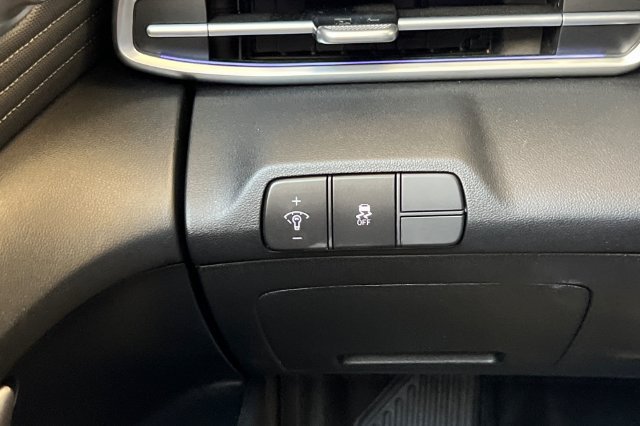 Used 2025 Hyundai Elantra Limited FWD image 35