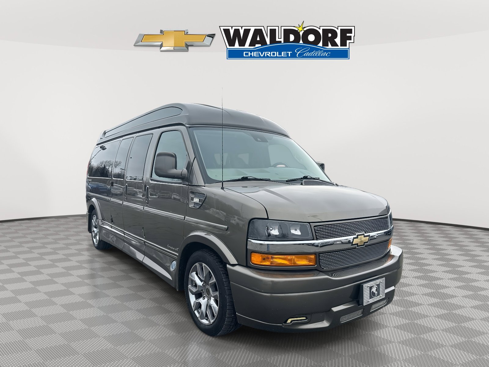 Used 2022 Chevrolet Express 2500 Extended w/ Enhanced Convenience Package image 1
