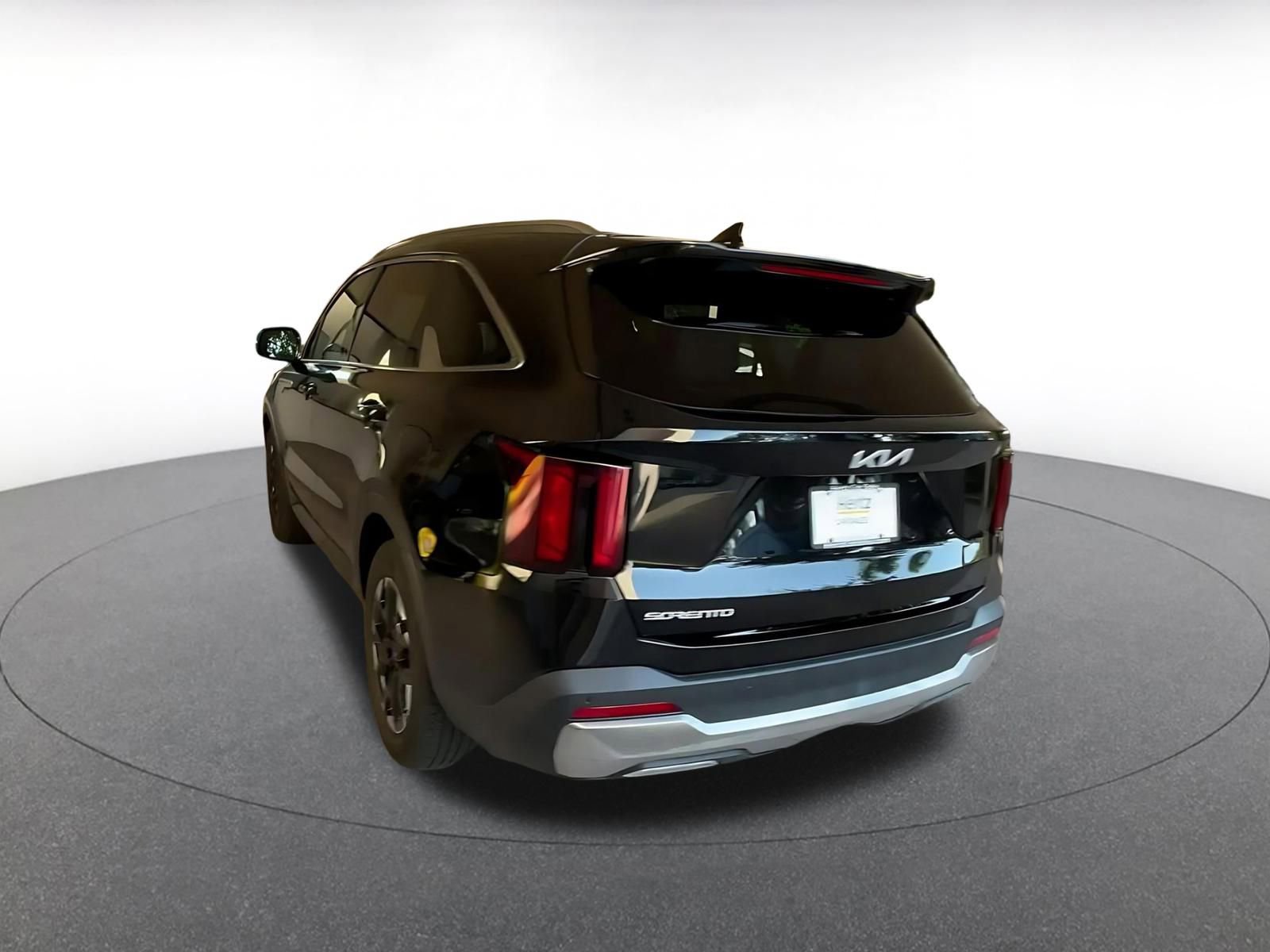 Used 2024 Kia Sorento S image 11