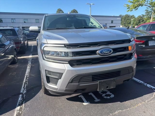 Used 2024 Ford Expedition XLT AWD/4WD image 2