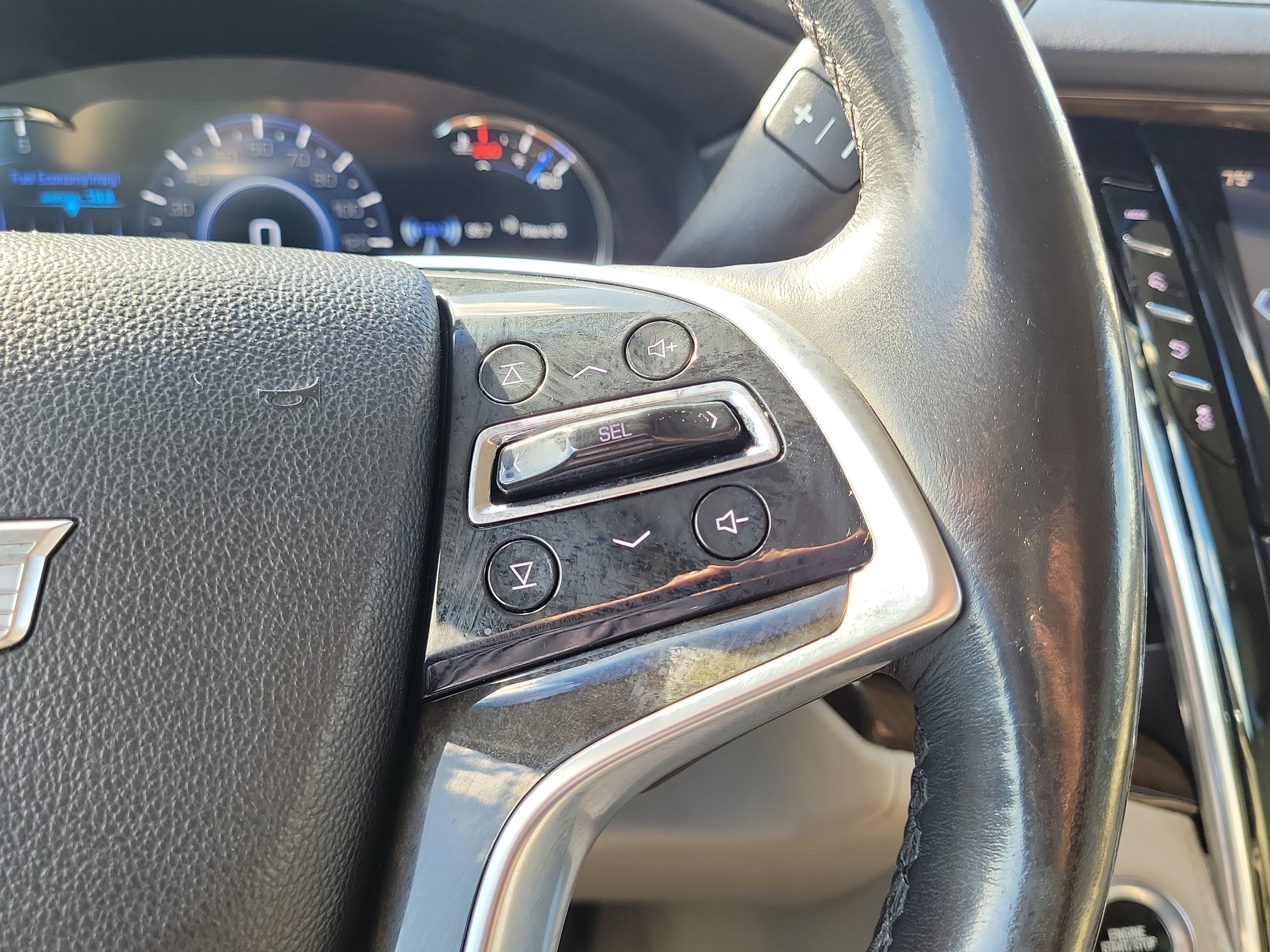 Used 2018 Cadillac Escalade Luxury image 17