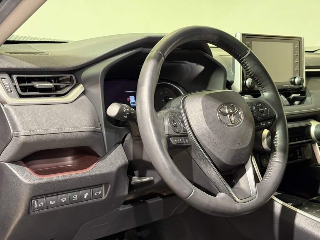 Used 2019 Toyota RAV4 Limited w/ Advanced Technology Package AWD/4WD image 17