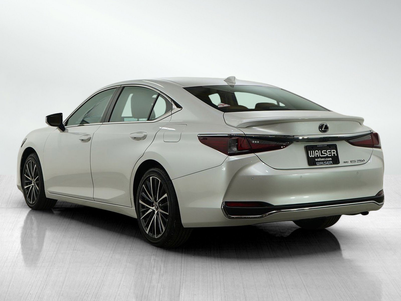 Used 2024 Lexus ES 250 w/ Premium Package image 4