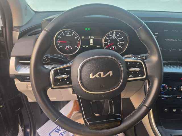Used 2024 Kia Carnival LX FWD image 16