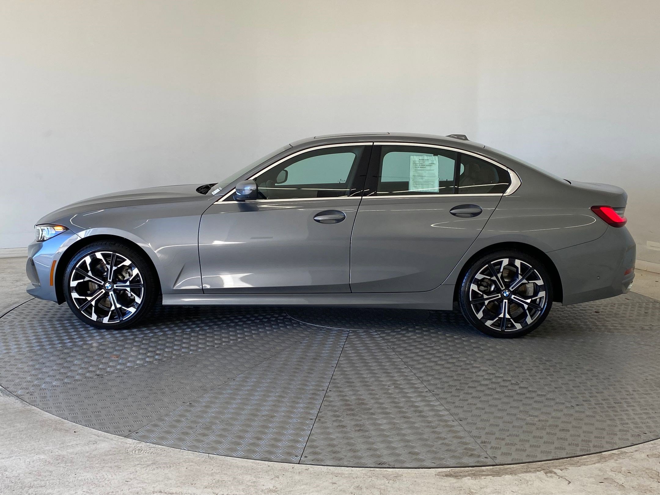 Used 2025 BMW 330i xDrive Sedan image 2