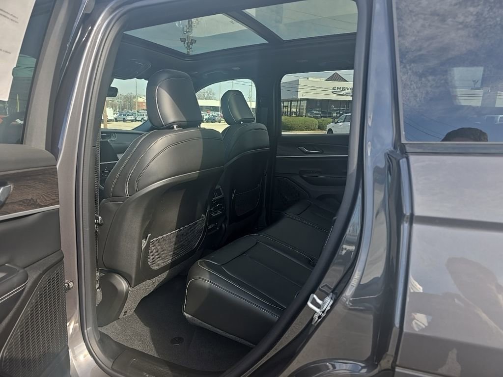 New 2025 Jeep Grand Cherokee Limited image 22