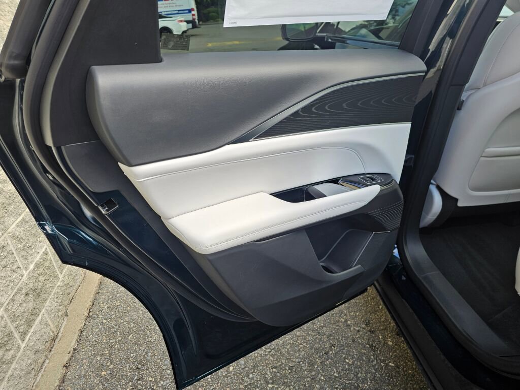 New 2026 Cadillac Lyriq Luxury image 18