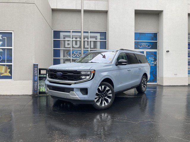 Used 2025 Ford Expedition Max Platinum w/ Driver's Package AWD/4WD image 1