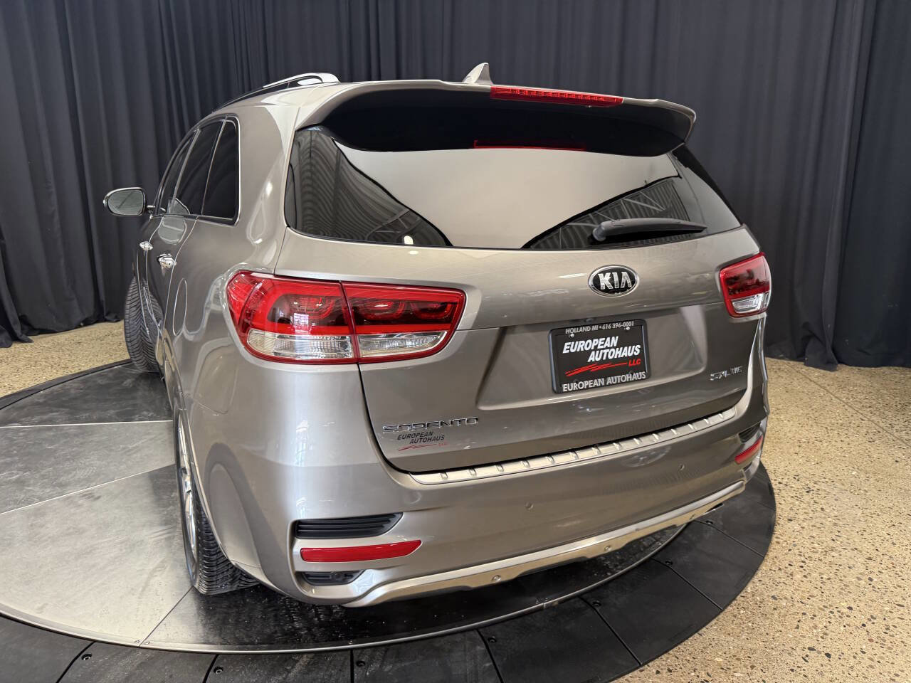 Used 2017 Kia Sorento SX image 9