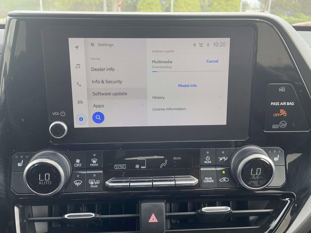 Used 2023 Toyota Highlander XLE image 34