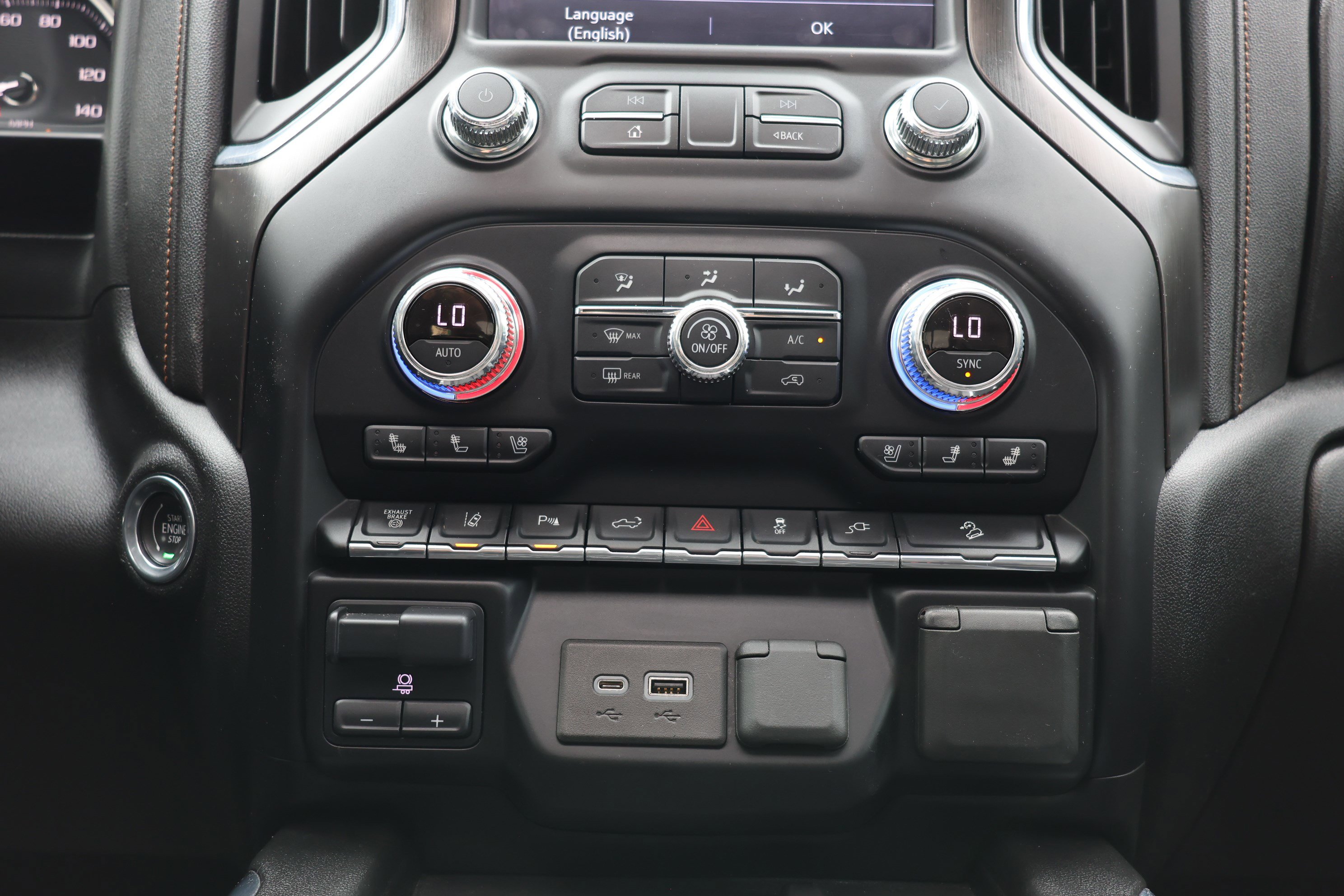 Used 2020 GMC Sierra 2500 AT4 w/ AT4 Premium Package AWD/4WD image 17