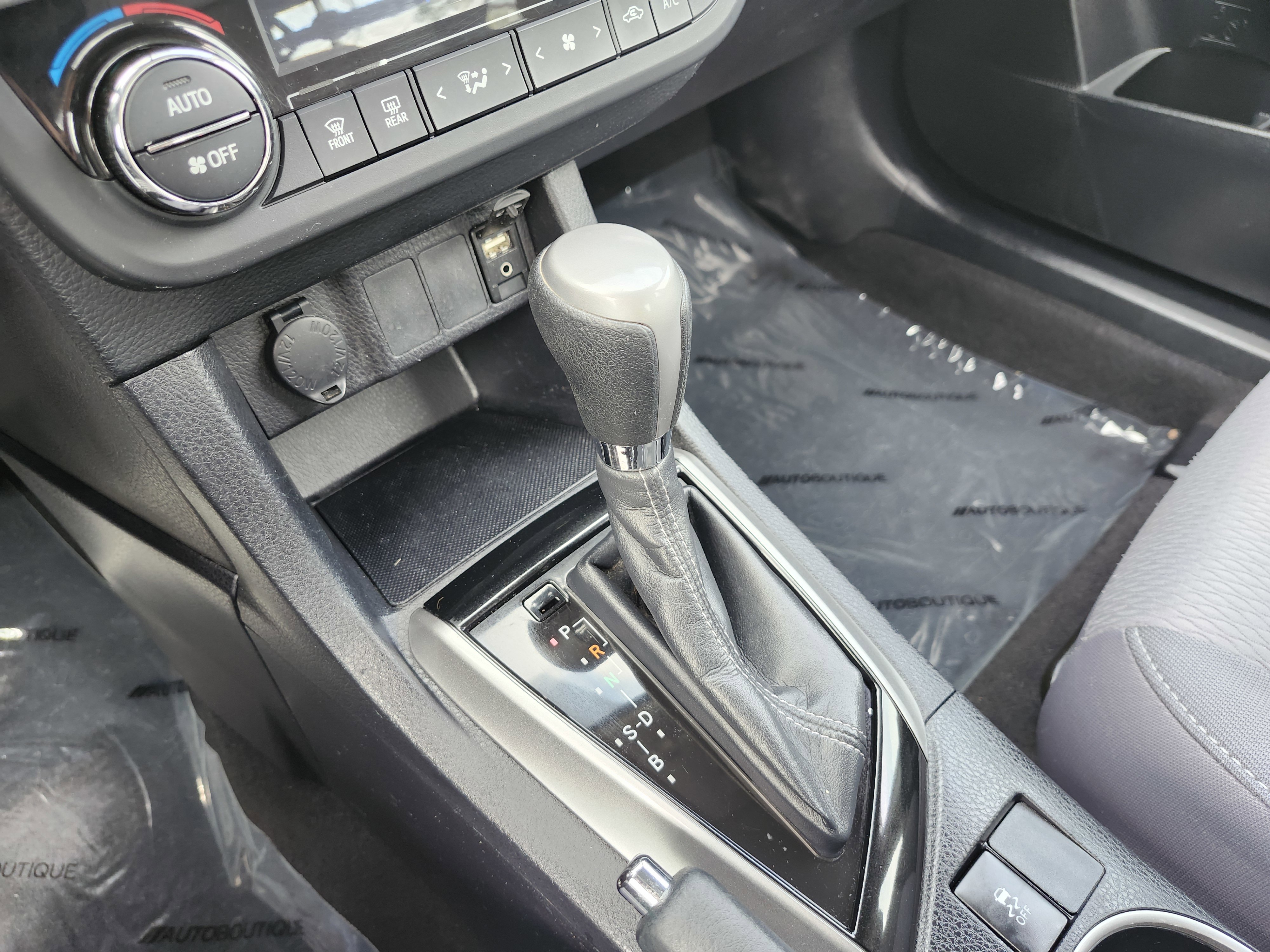 Used 2015 Toyota Corolla LE image 8