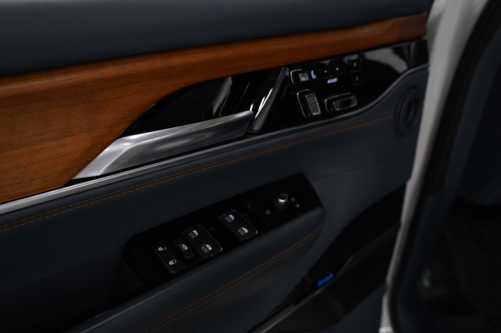 Used 2022 Jeep Grand Wagoneer Series II w/ Premium Group II image 26