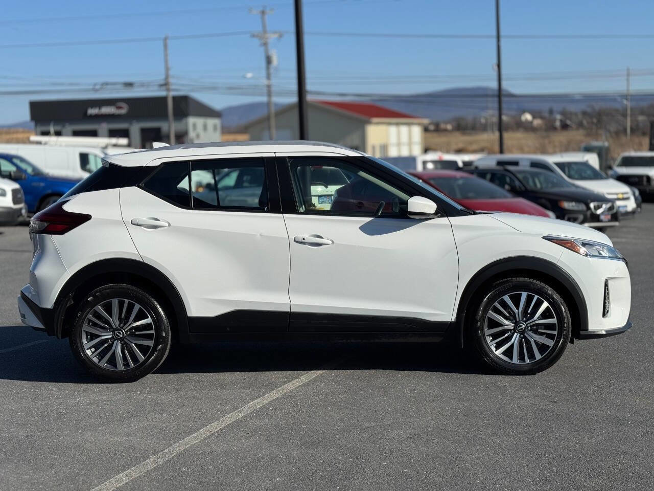 Used 2023 Nissan Kicks SV FWD image 37