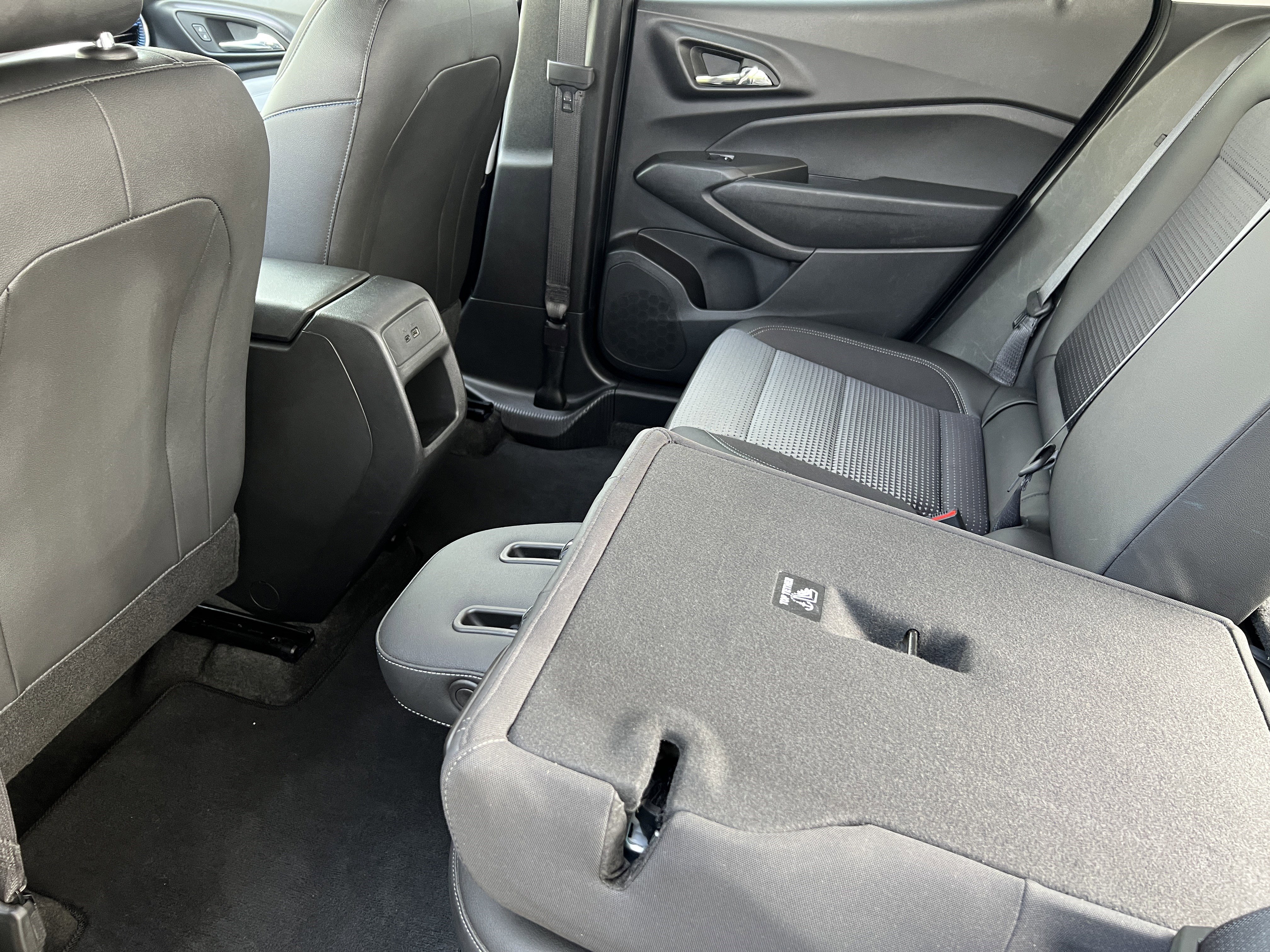 Used 2025 Chevrolet Trax LT FWD image 16