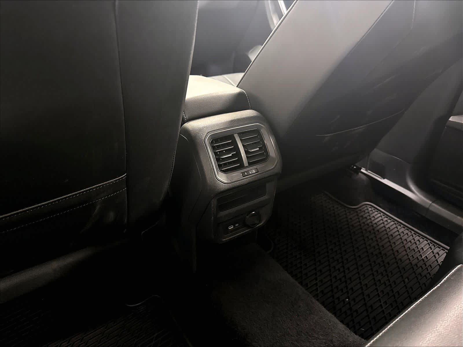 Used 2023 Volkswagen Tiguan SE AWD/4WD image 13