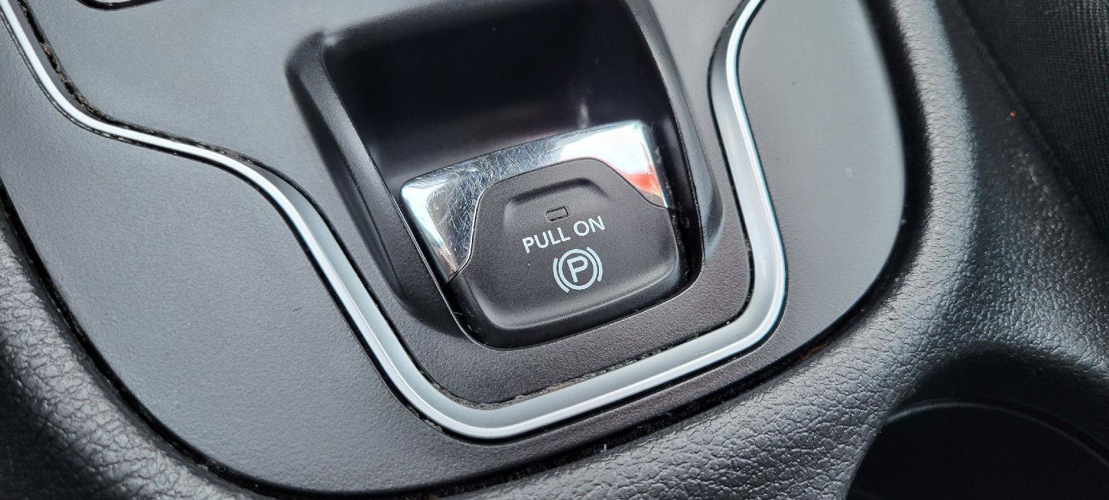 Used 2019 Jeep Cherokee Latitude Plus w/ Cold Weather Group image 22