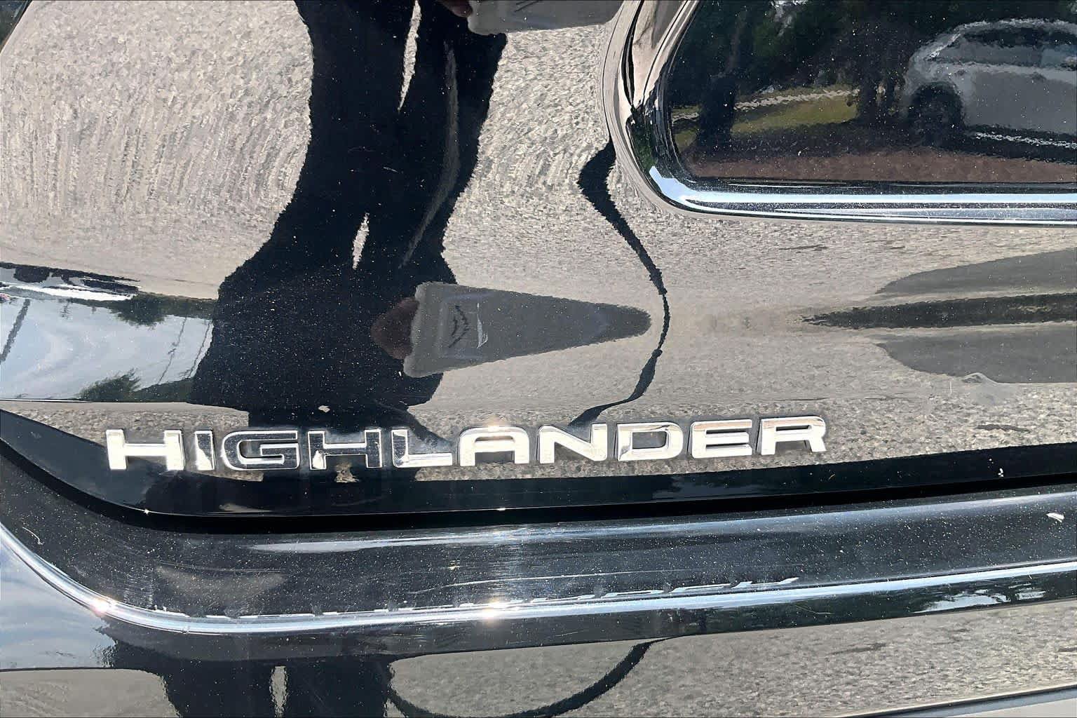 Used 2023 Toyota Highlander XLE AWD/4WD image 10