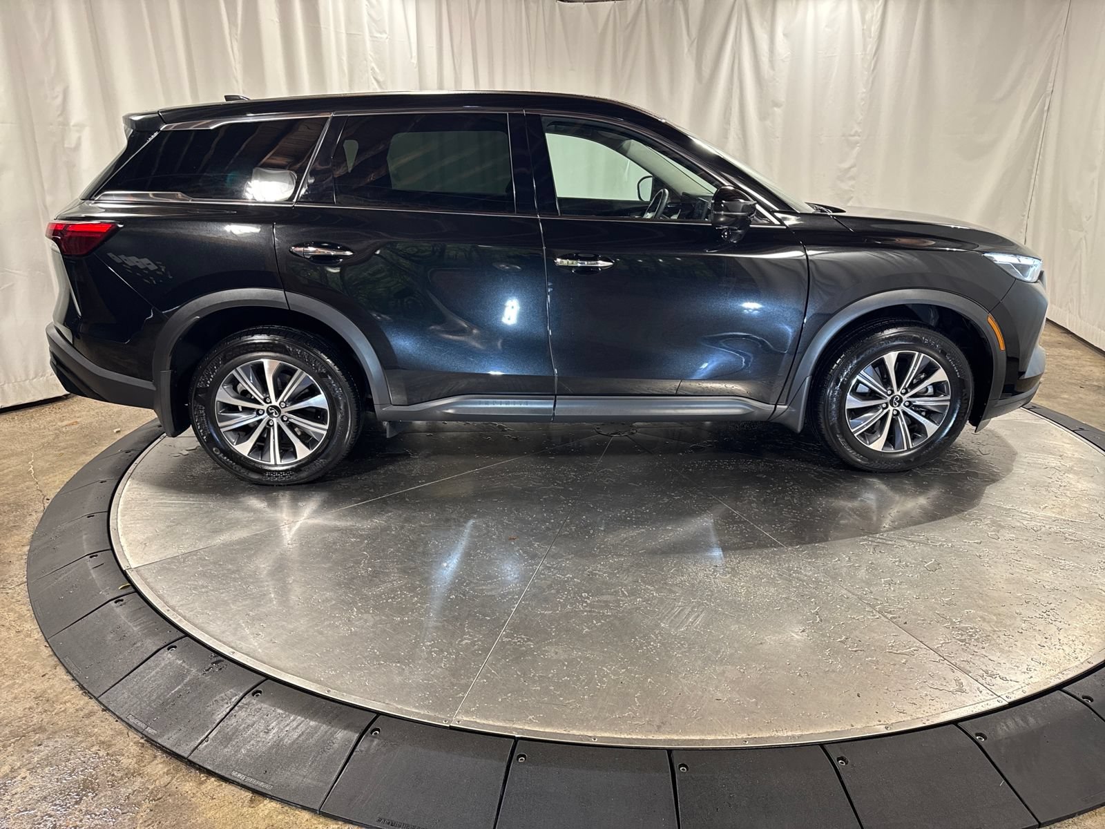 Certified 2025 INFINITI QX60 Pure AWD/4WD image 9