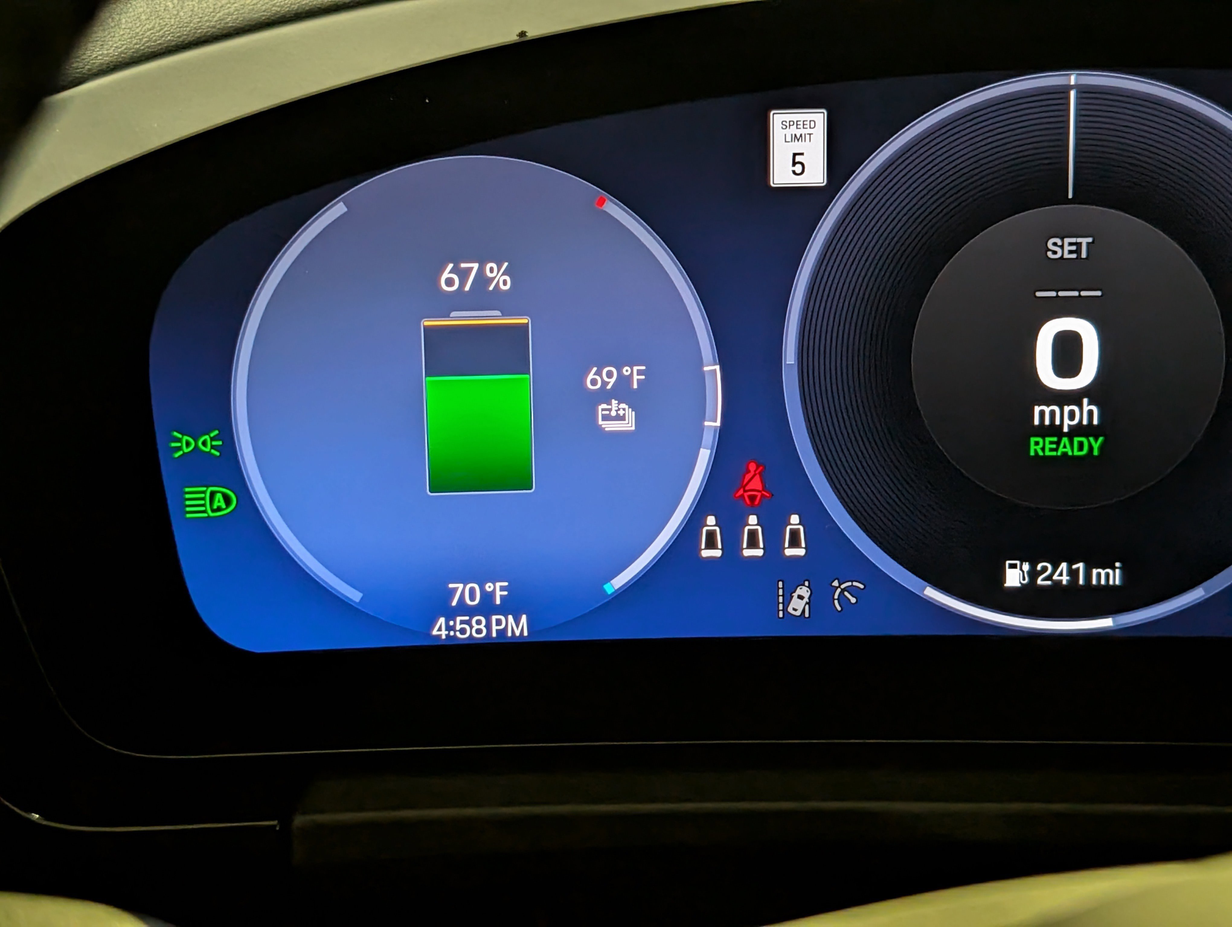 Certified 2025 Porsche Macan Electric image 30