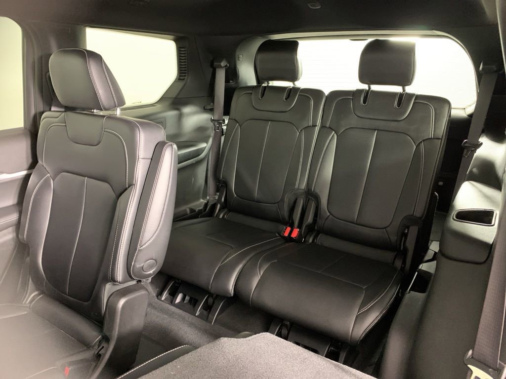 Used 2025 Jeep Grand Cherokee L Limited AWD/4WD image 31