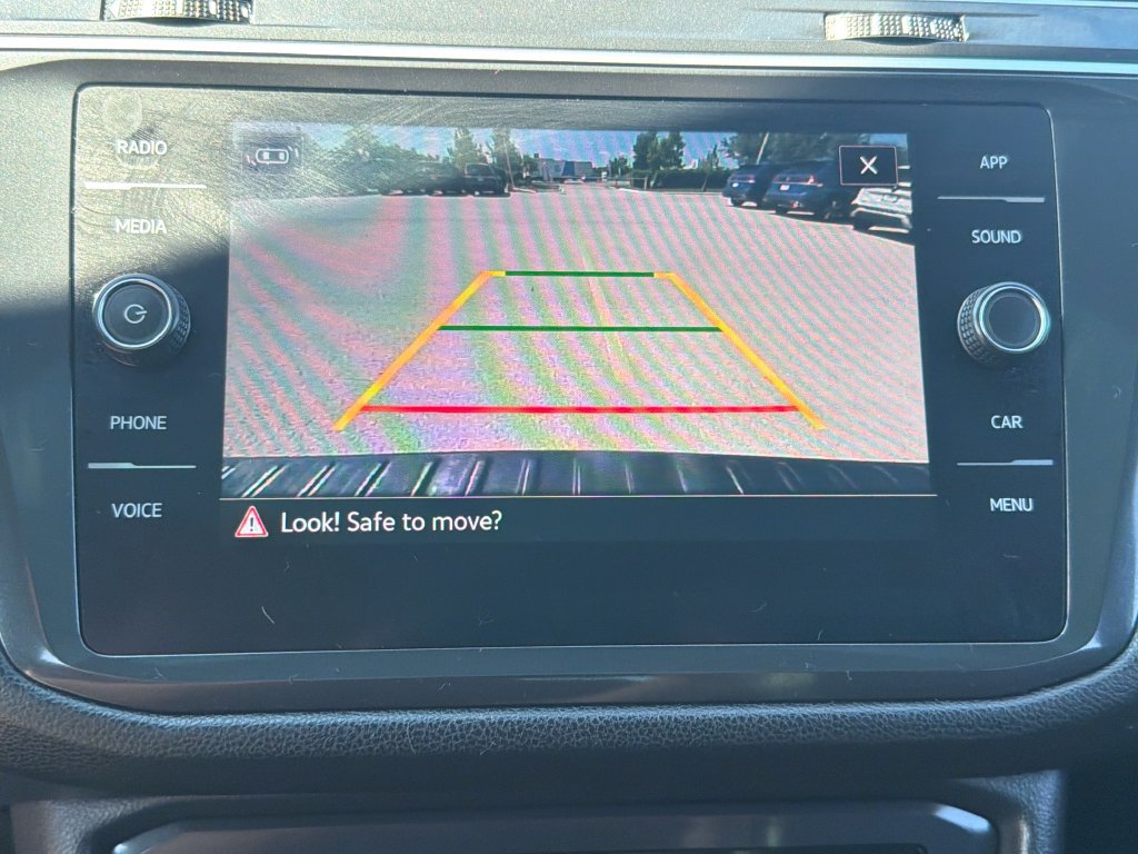 Certified 2023 Volkswagen Tiguan SE R-Line AWD/4WD image 16