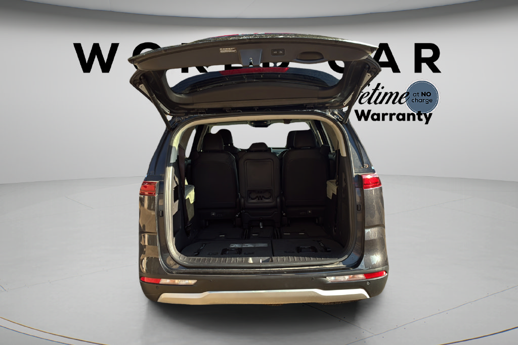 Used 2024 Kia Carnival EX FWD image 9