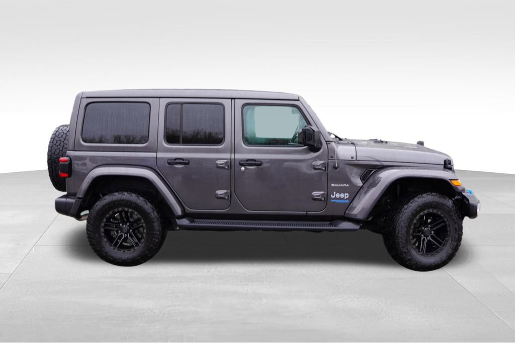 Used 2022 Jeep Wrangler Unlimited Sahara w/ Cold Weather Group AWD/4WD image 3