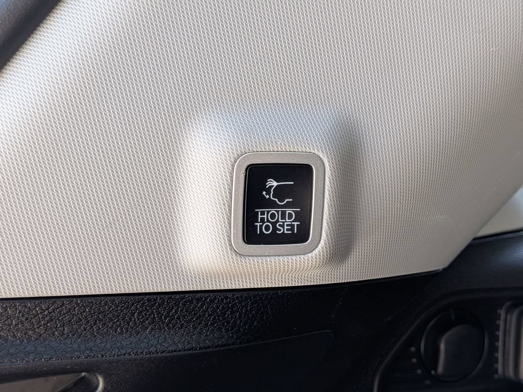 Used 2023 Jeep Grand Cherokee Limited AWD/4WD image 9