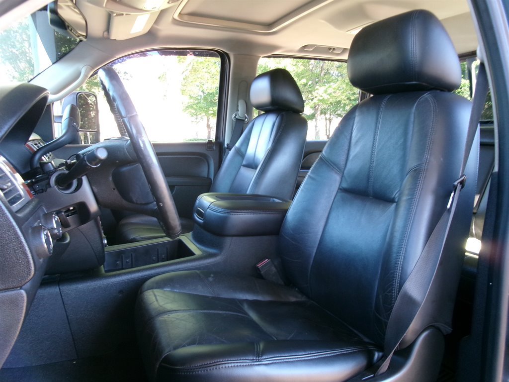 Used 2011 Chevrolet Silverado 2500 LTZ w/ LTZ Plus Package AWD/4WD image 15