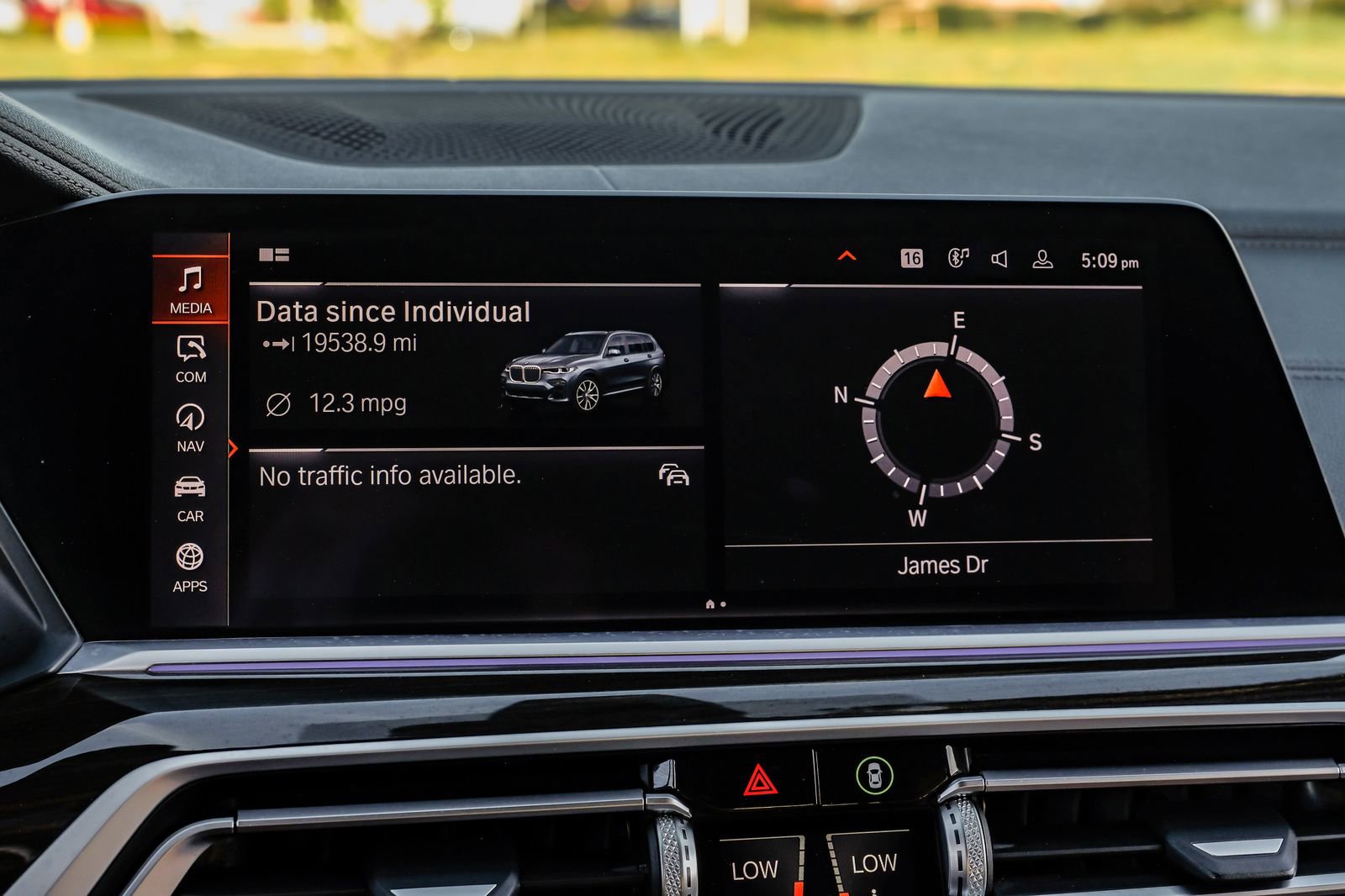 Used 2021 BMW X7 M50i w/ Executive Package image 31