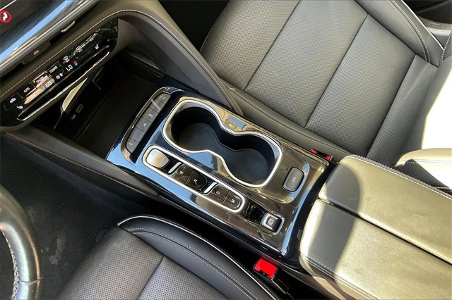 Used 2022 Buick Envision Essence w/ Safety Package image 13
