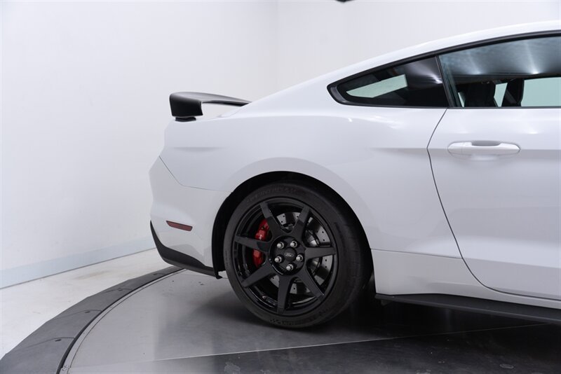 Used 2017 Ford Mustang Shelby GT350R w/ GT350R Equipment Group 920A RWD image 29