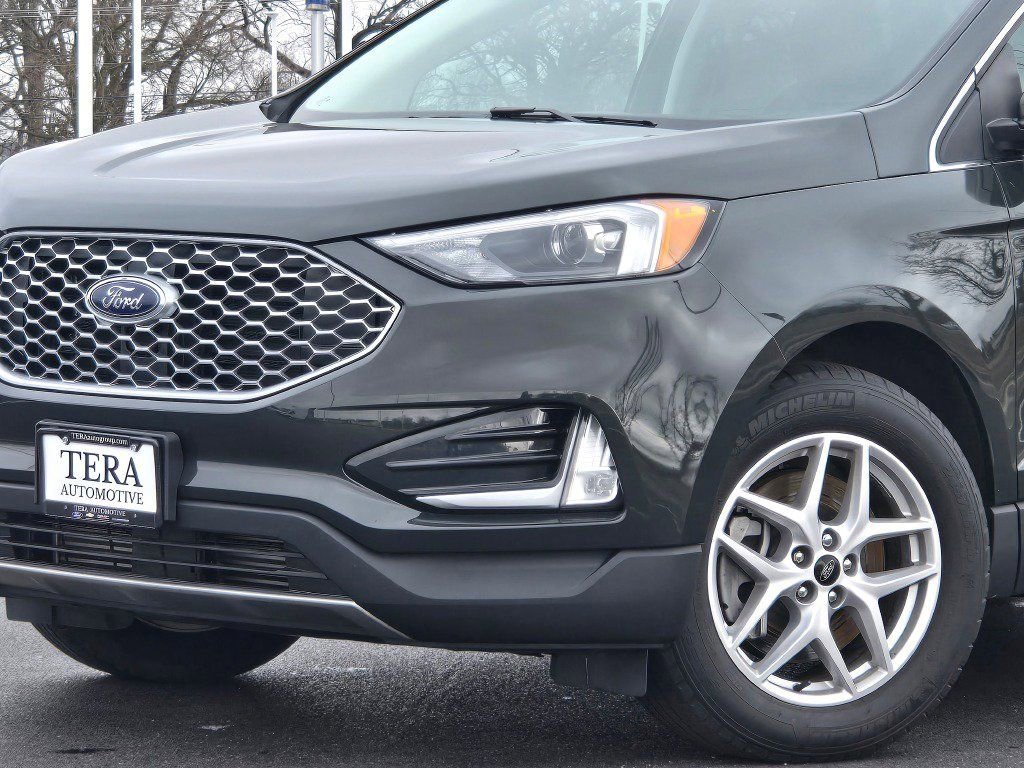 Used 2023 Ford Edge SEL w/ Convenience Package AWD/4WD image 2