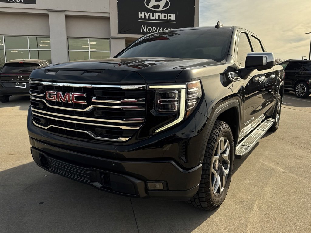 Used 2023 GMC Sierra 1500 SLT image 1