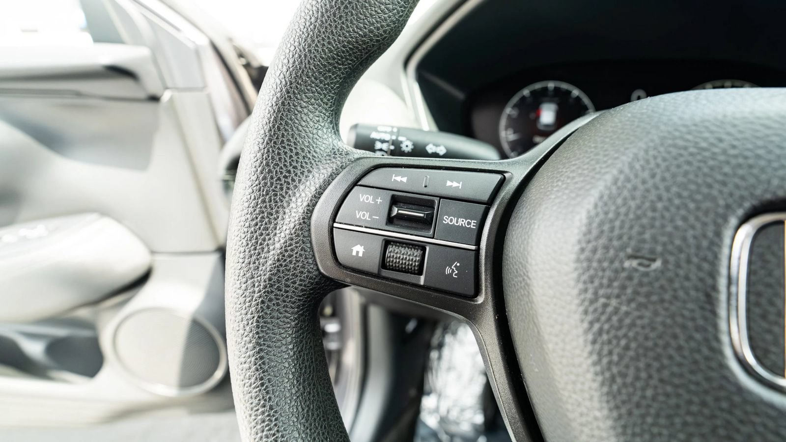 Used 2025 Honda HR-V LX image 39