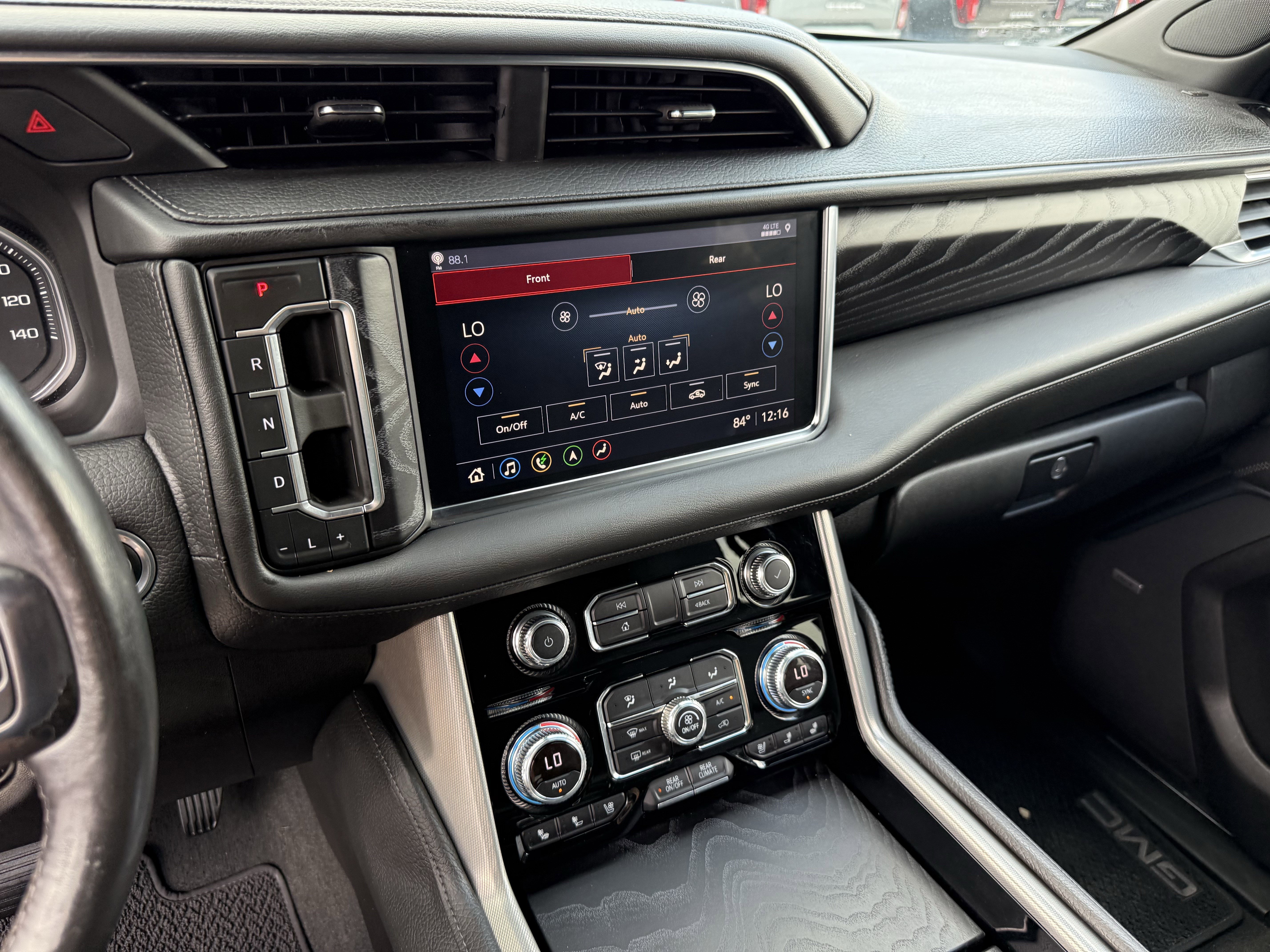 Used 2021 GMC Yukon Denali w/ Denali Premium Package RWD image 18