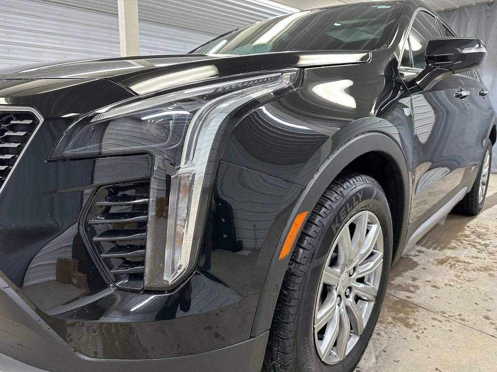 Certified 2022 Cadillac XT4 Premium Luxury w/ Enhanced Visibility Package image 38