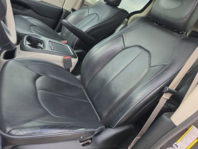 Used 2018 Chrysler Pacifica Limited w/ Tire & Wheel Group image 18