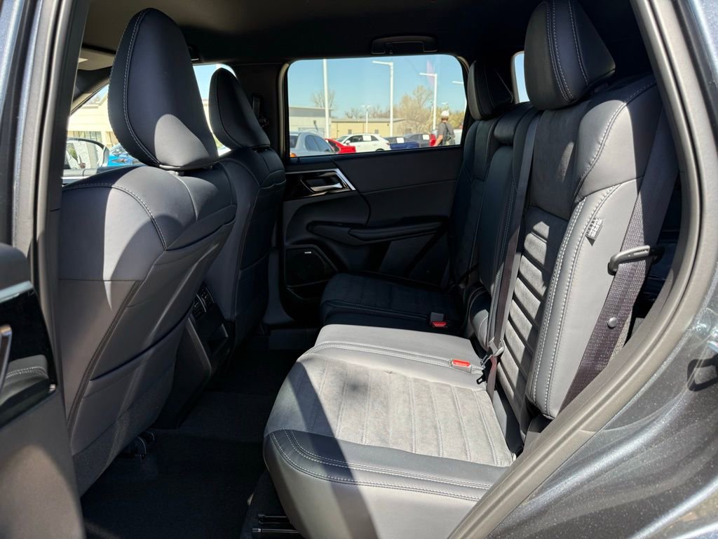 New 2026 Mitsubishi Outlander LE image 28